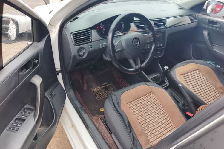 Skoda Rapid 2020 car image #16