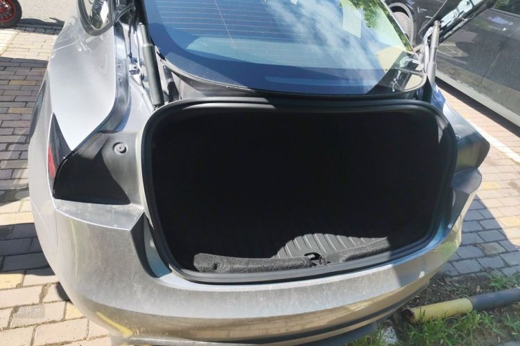 Tesla Model 3 2025 car image #21