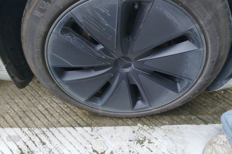 Tesla Model 3 2024 car image #9