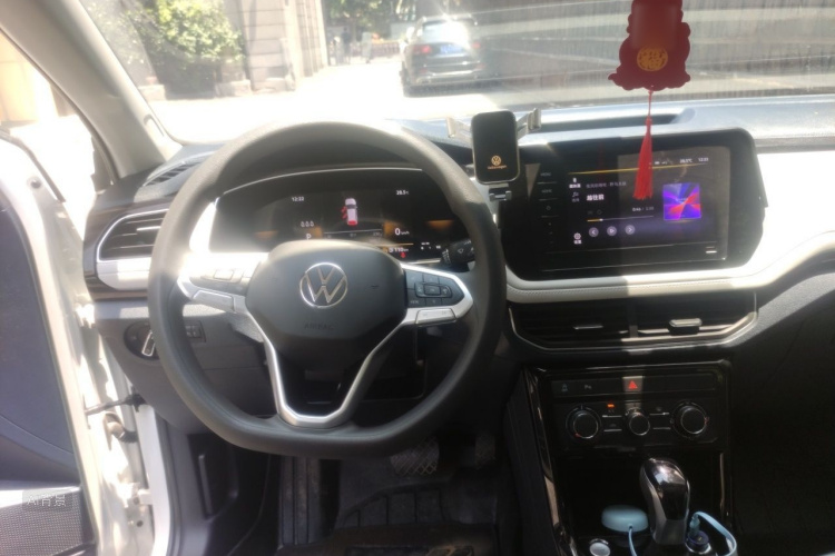 Volkswagen Tharu 2025 car image #12