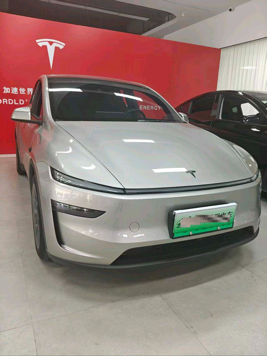 Tesla Model Y L 2024 #3 Tesla Model Y L 2024 car image #3