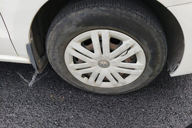 Volkswagen Polo 2017 car image #9