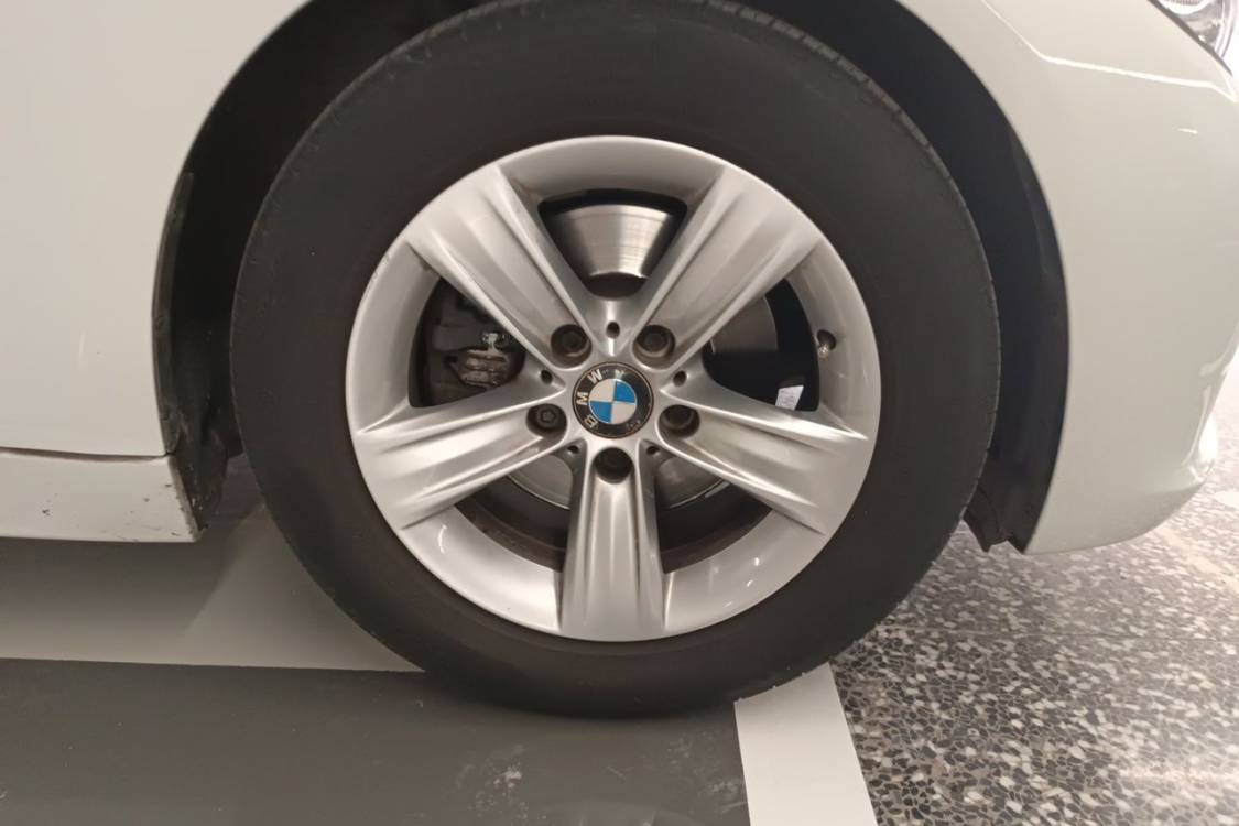 BMW 3 Series 2015 car image #9