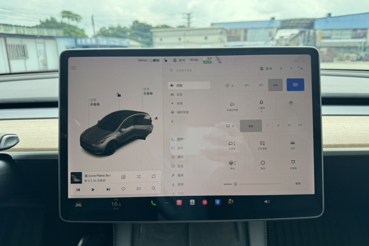 Tesla Model Y 2021 #16 Tesla Model Y 2021 car image #16