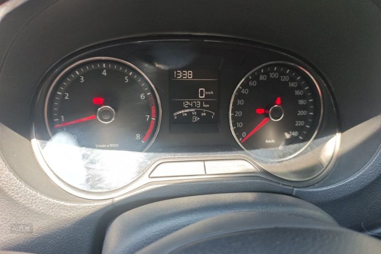 Volkswagen Polo 2014 car image #13