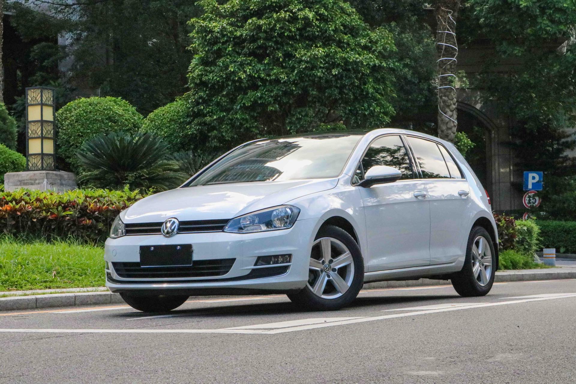 Volkswagen Golf 2014 car image 