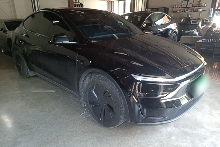 Tesla Model Y 2026 car image #4