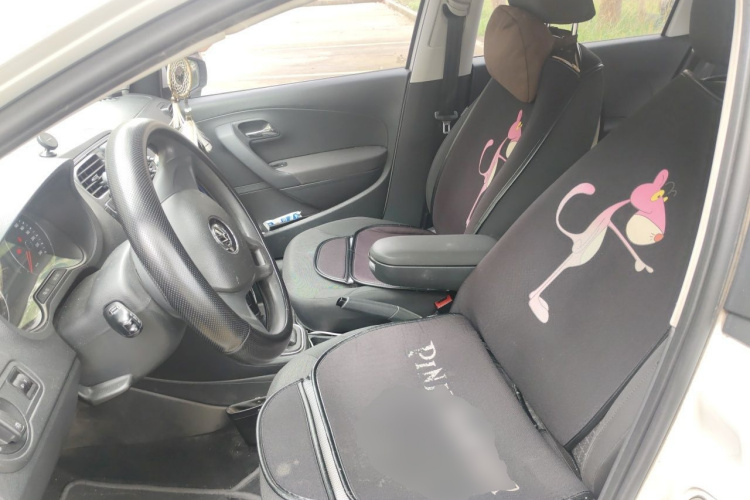 Volkswagen Polo 2015 car image #15