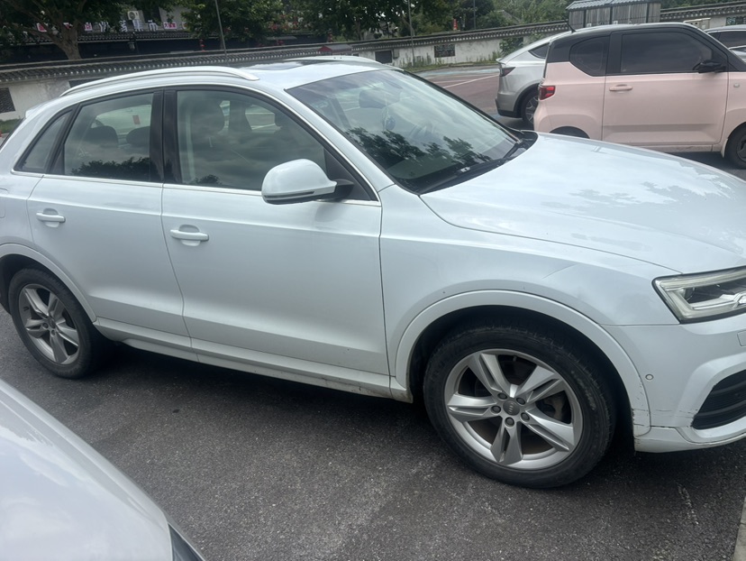 Audi Q3 2016 car image #2