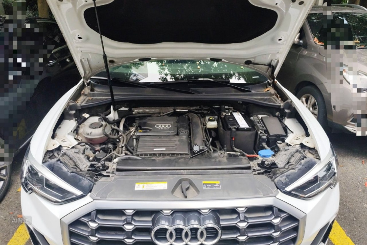 Audi Q3 2020 car image #22