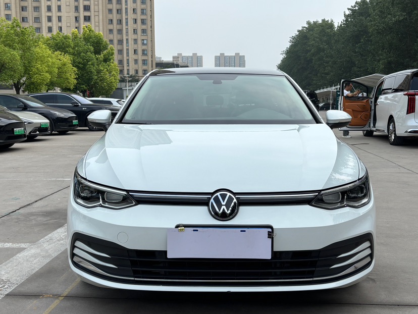 Volkswagen Golf 2021 car image #2