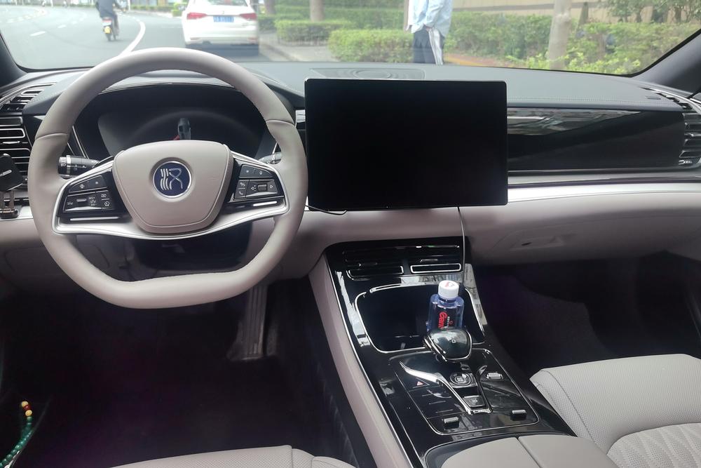 BYD Han 2025 car image #14