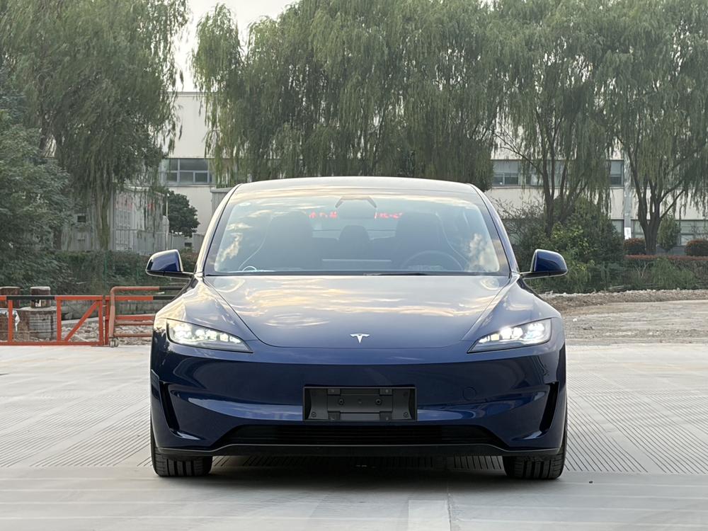 Tesla Model 3 2024 car image #2