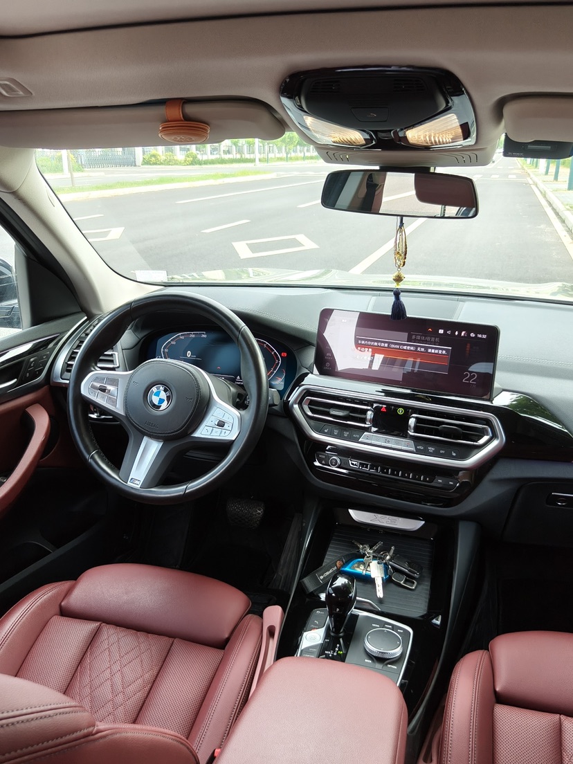 BMW X3 2022 car image #9