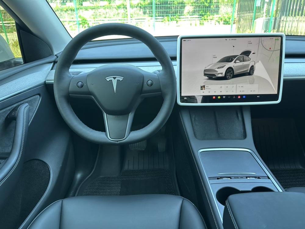 Tesla Model Y 2024 #14 Tesla Model Y 2024 car image #14