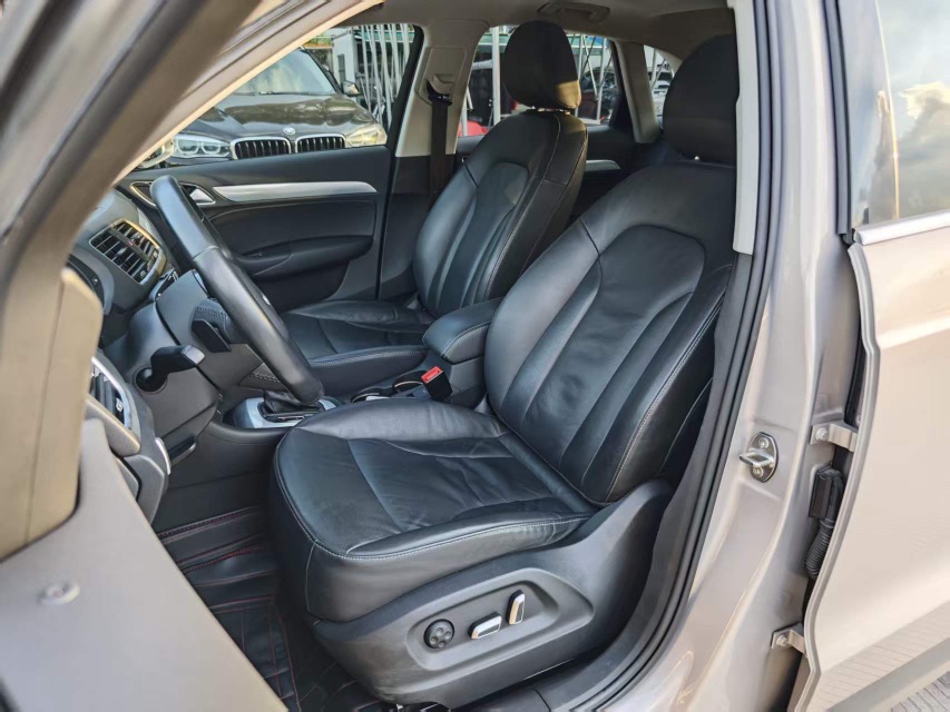 Audi Q3 2018 car image #6