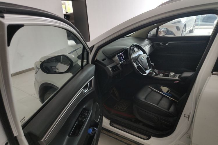 GEELY Emgrand GS 2018 car image #16