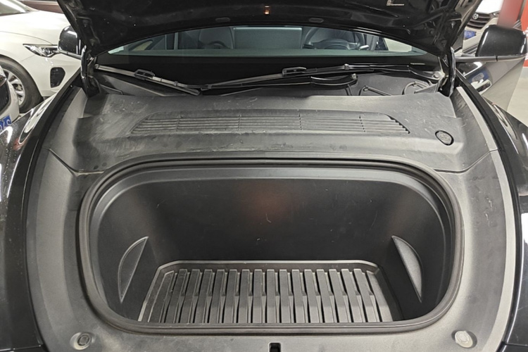 Tesla Model Y 2023 car image #20