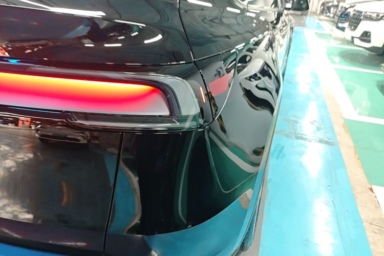 Tesla Model Y 2025 #8 Tesla Model Y 2025 car image #8