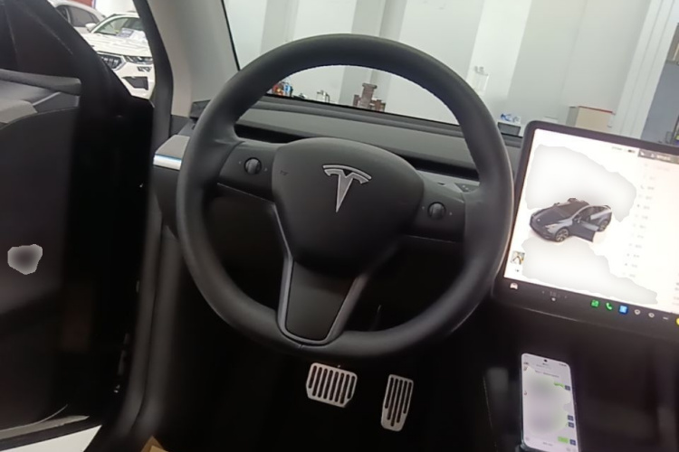 Tesla Model Y 2024 car image #11