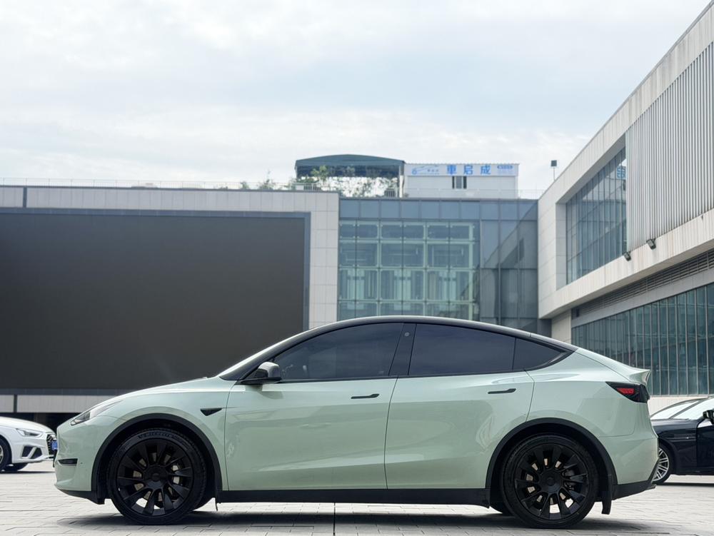 Tesla Model Y 2021 #4 Tesla Model Y 2021 صورة سيارة #4