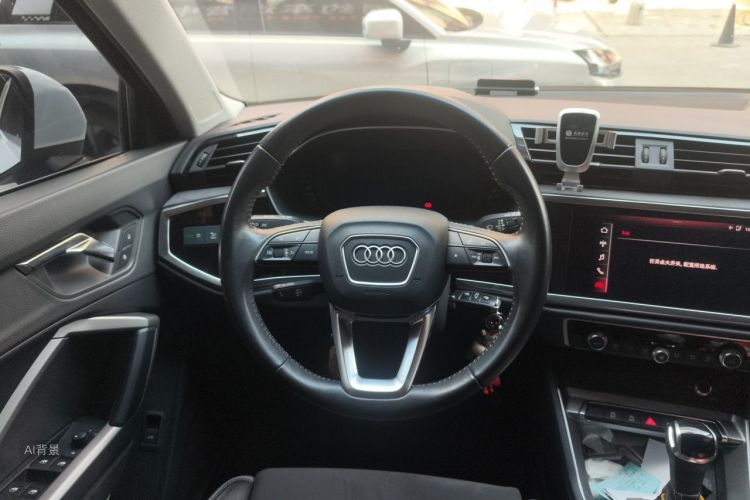 Audi Q3 2019 car image #12