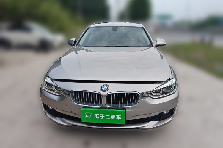 BMW 3 Series 2018 car image #3