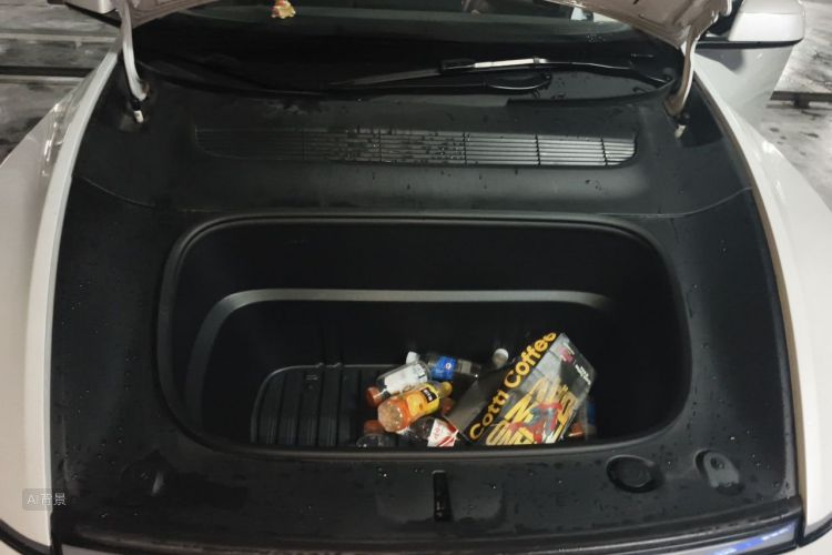 Tesla Model Y 2025 car image #22