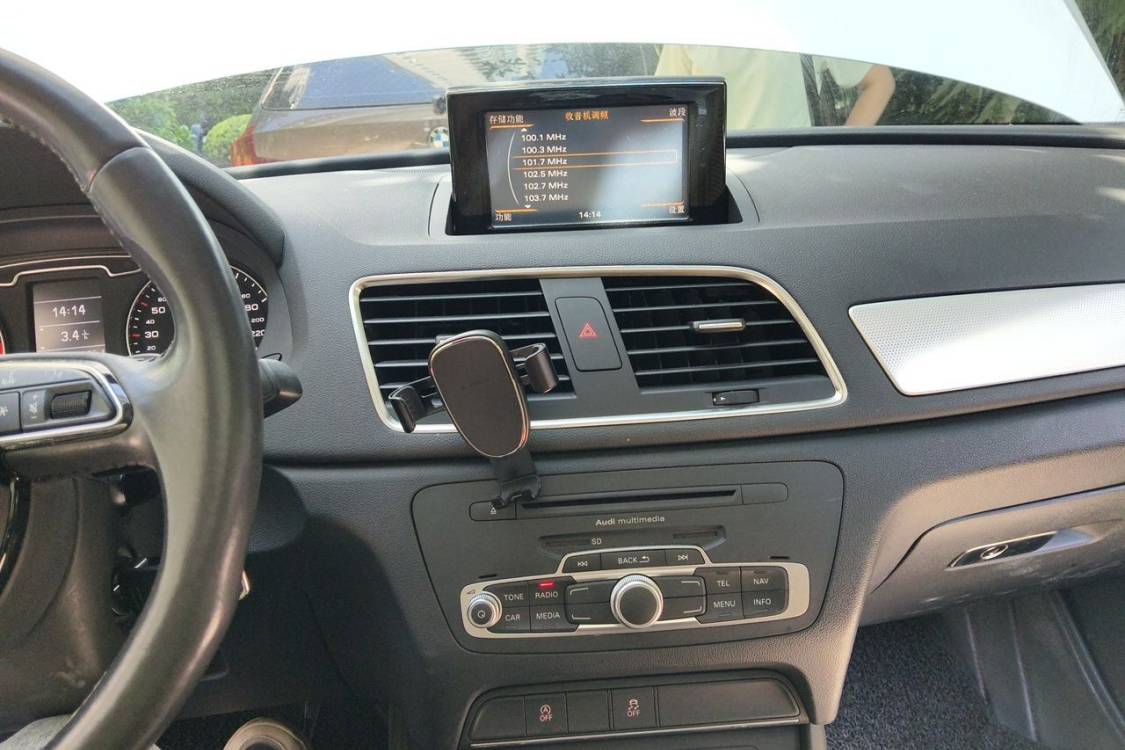 Audi Q3 2013 car image #26