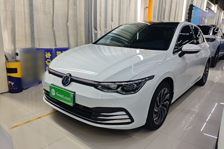 Volkswagen Golf 2024 car image #2
