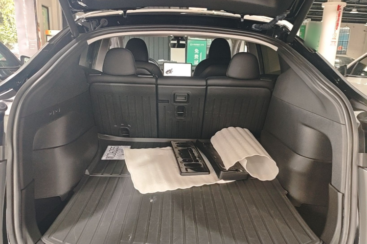 Tesla Model Y 2023 #19 Tesla Model Y 2023 car image #19
