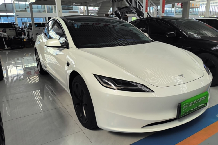 Tesla Model 3 2025 car image #6