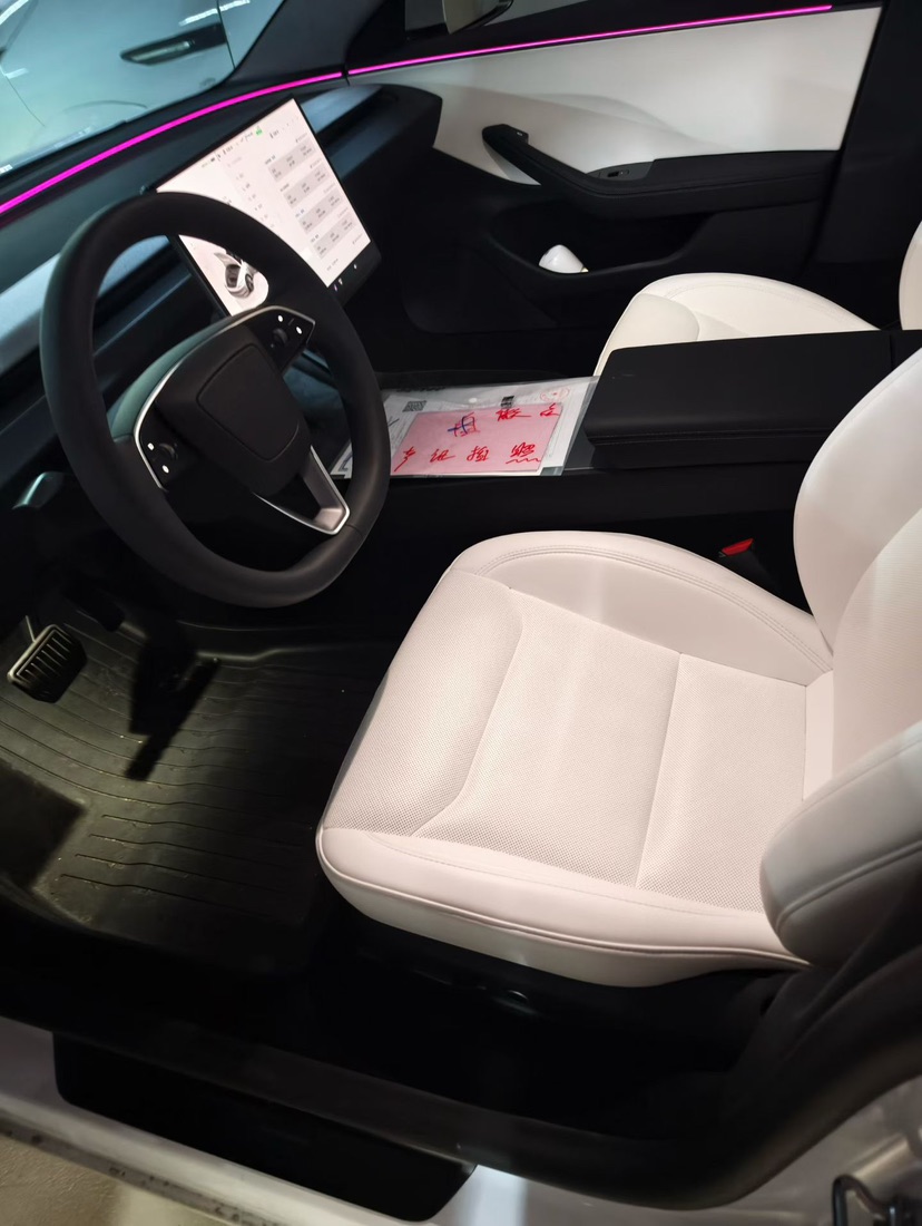 Tesla Model 3 2025 car image #2
