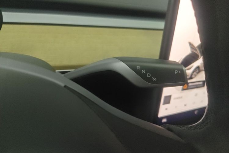 Tesla Model Y 2022 #14 Tesla Model Y 2022 car image #14