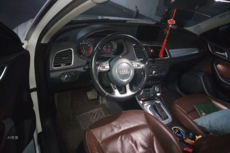 Audi Q3 2017 car image #12
