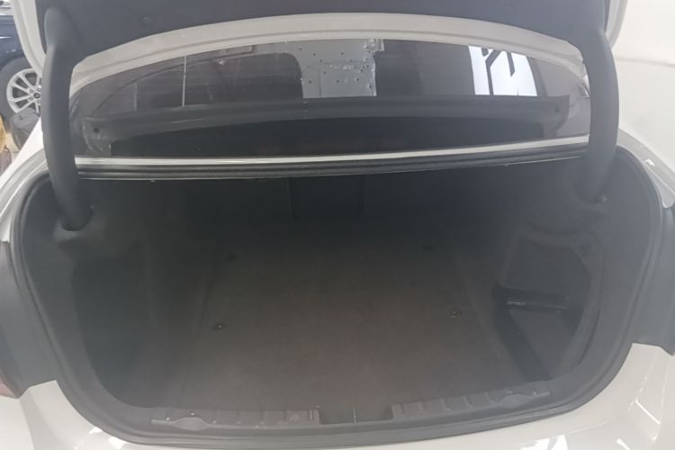 BMW 3 Series 2018 car image #25