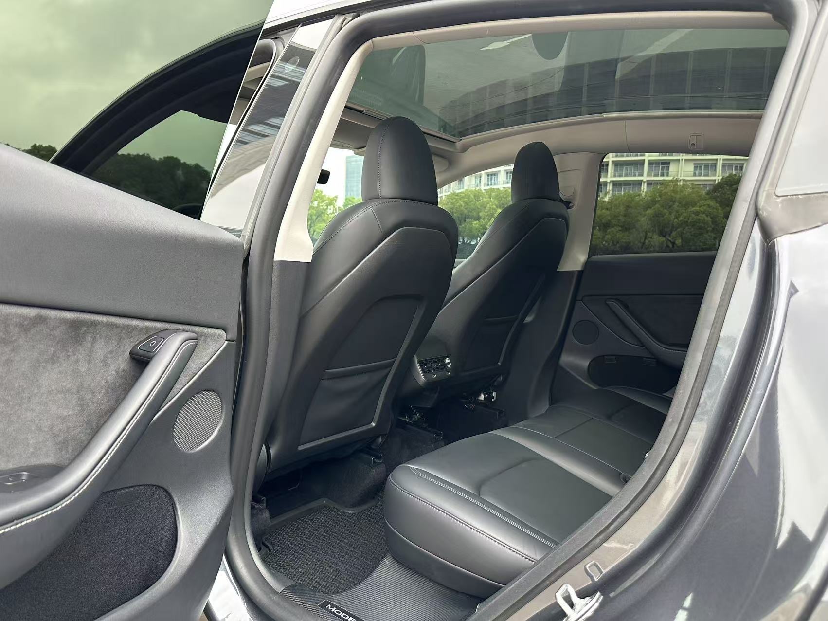 Tesla Model Y 2023 car image #5