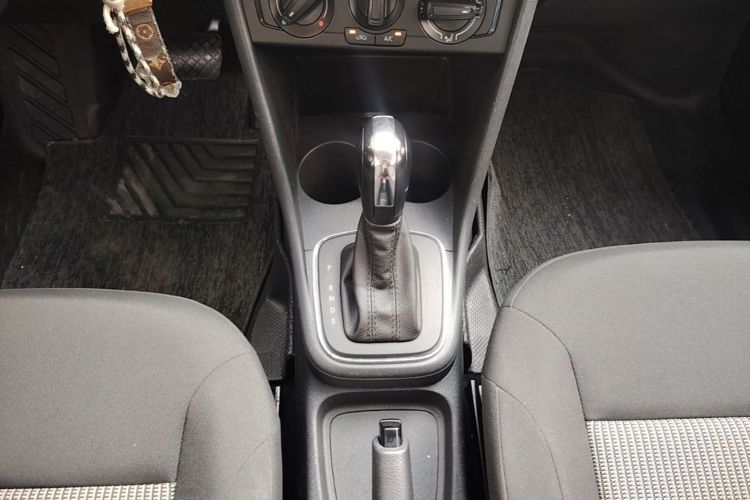 Volkswagen Polo 2017 car image #14