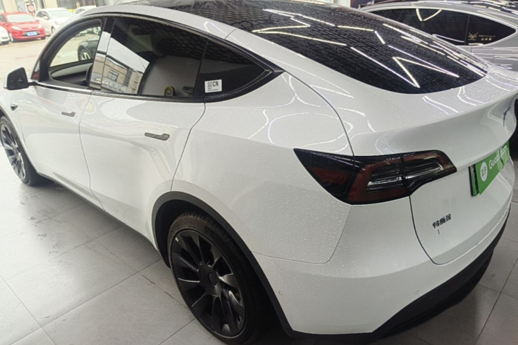 Tesla Model Y 2024 #5 Tesla Model Y 2024 car image #5