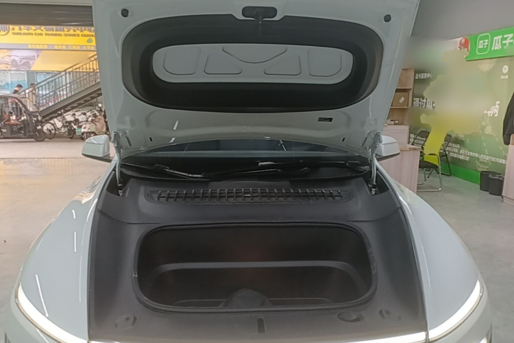Tesla Model Y 2025 car image #22