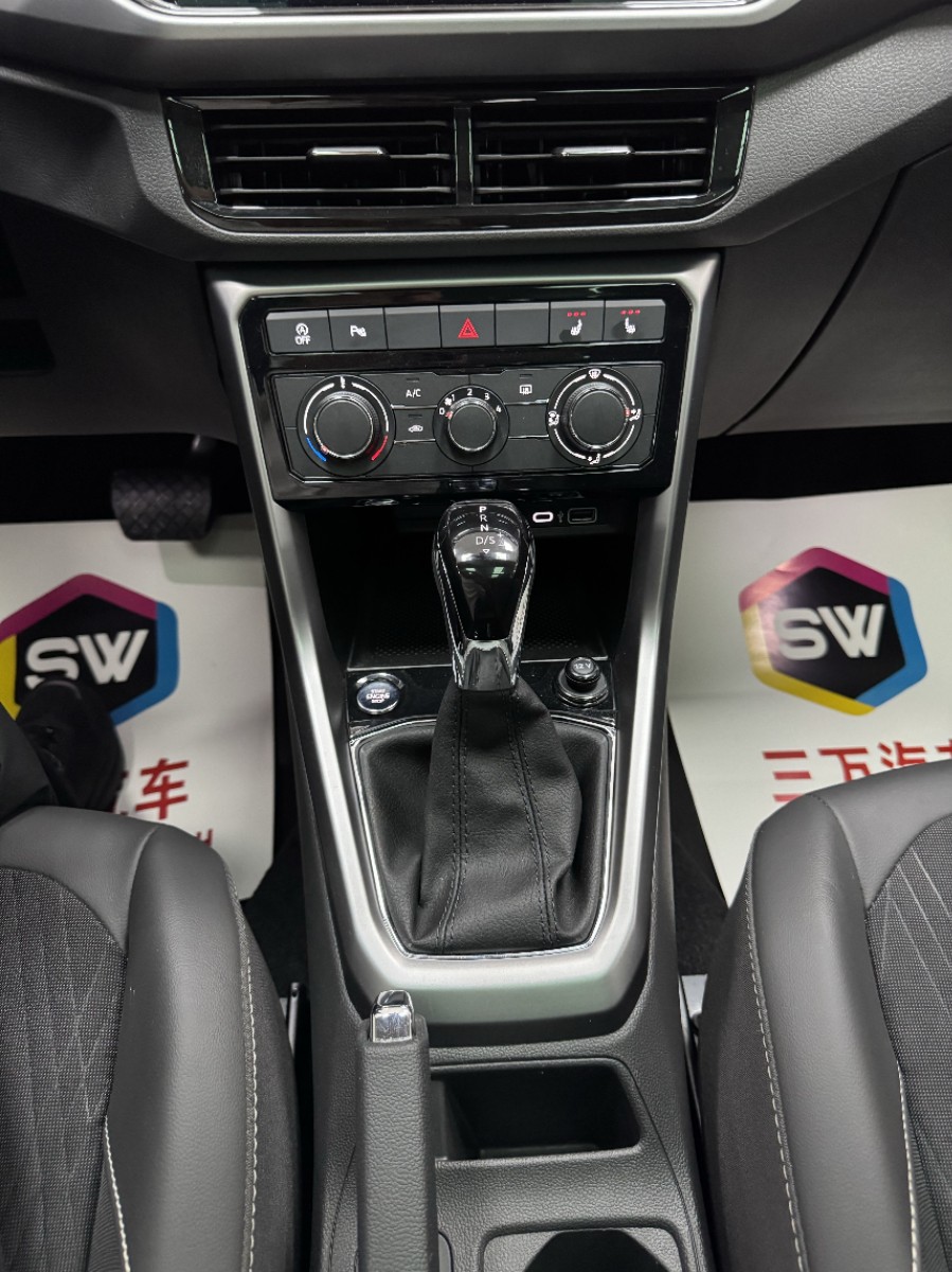 Volkswagen T-Cross 2023 #14 Volkswagen T-Cross 2023 car image #14