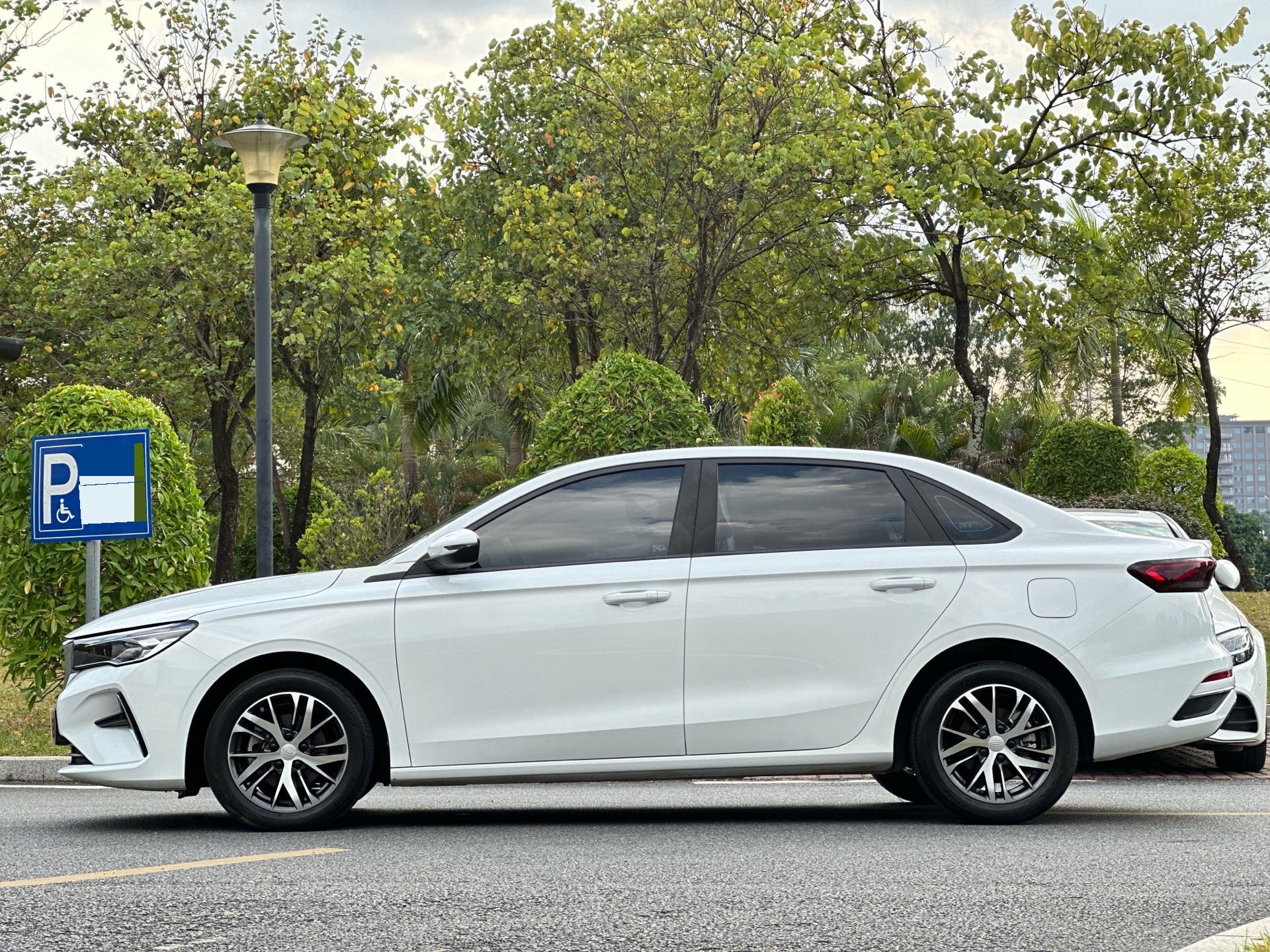 GEELY Emgrand 2023 #16 GEELY Emgrand 2023 car image #16