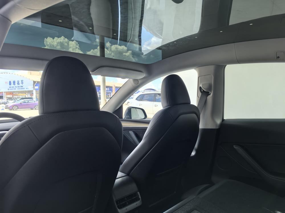 Tesla Model Y 2023 immagine di auto #12