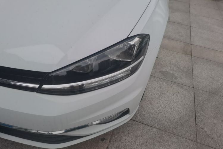 Volkswagen Golf 2019 car image #23