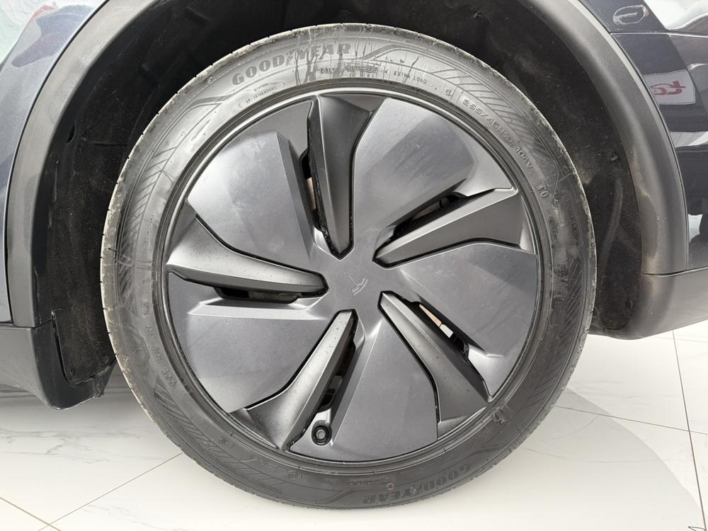 Tesla Model Y 2025 car image #7