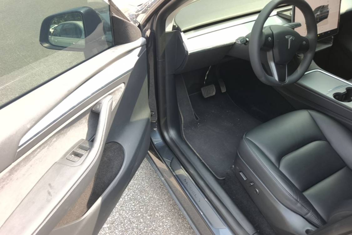 Tesla Model Y 2024 car image #17