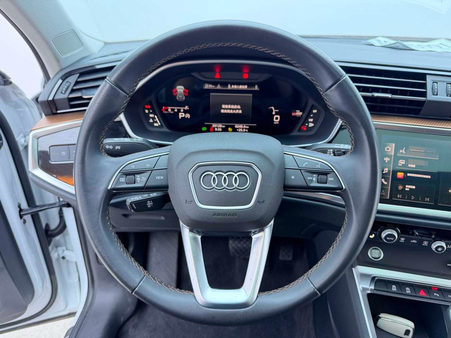 Audi Q3 2023 car image #7