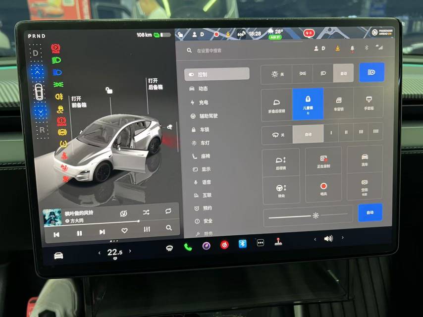 Tesla Model Y 2025 #8 Tesla Model Y 2025 car image #8