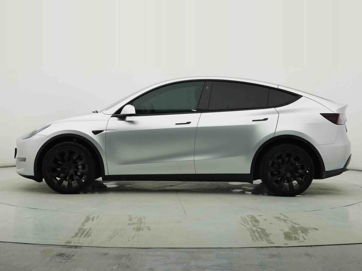 Tesla Model Y 2022 car image #5