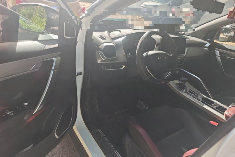 GEELY Coolray 2023 immagine di auto #9